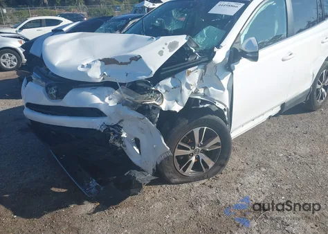 2017 Toyota Rav4 Xle z USA, uszkodzony, nr VIN 2T3WFREVXHW404447